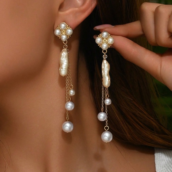 Luxe Gold Tone Faux Pearl Drop earrings - Picture 1 of 4
